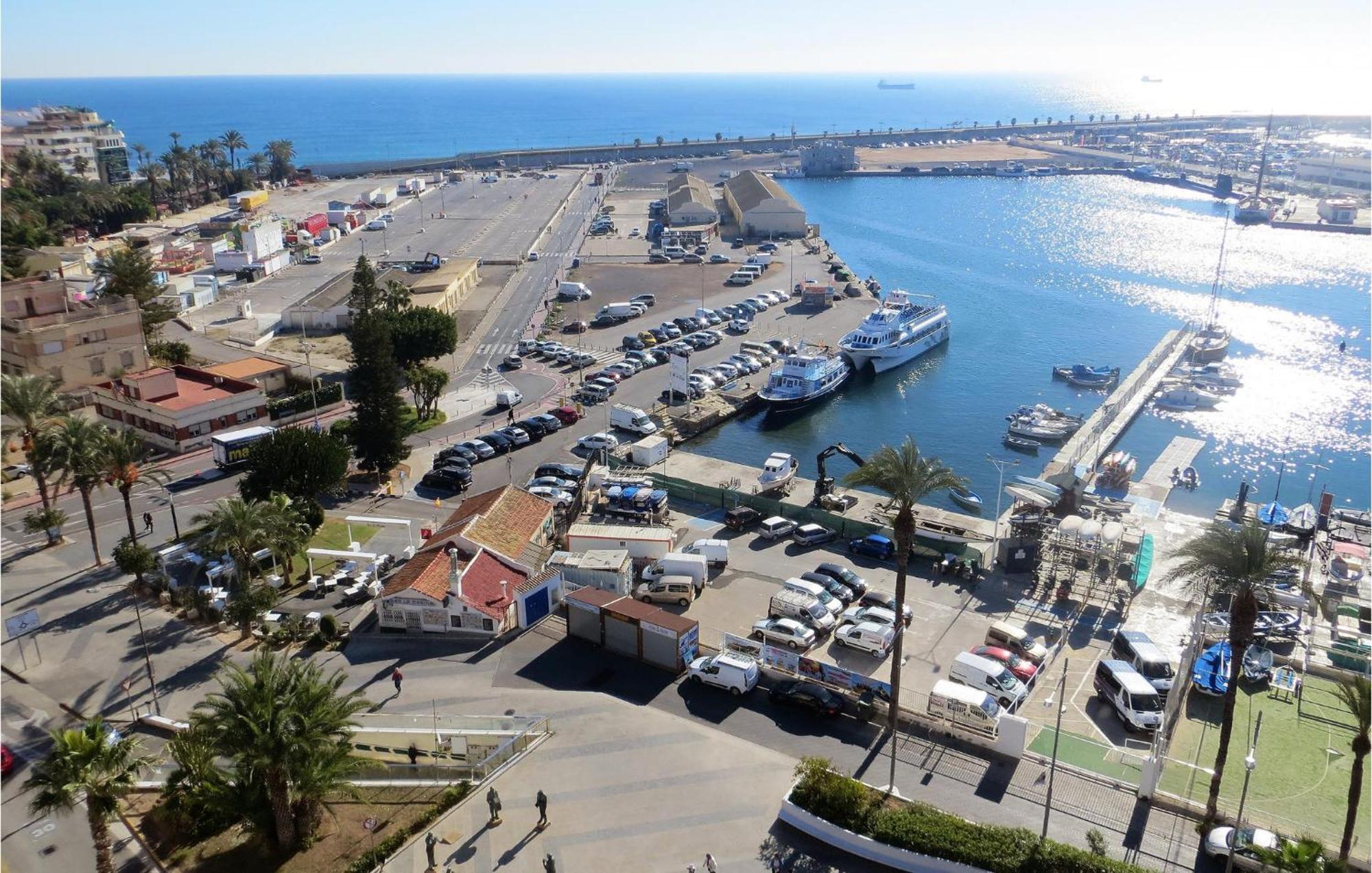 2 Bedroom Stunning Apartment In Torrevieja Kültér fotó
