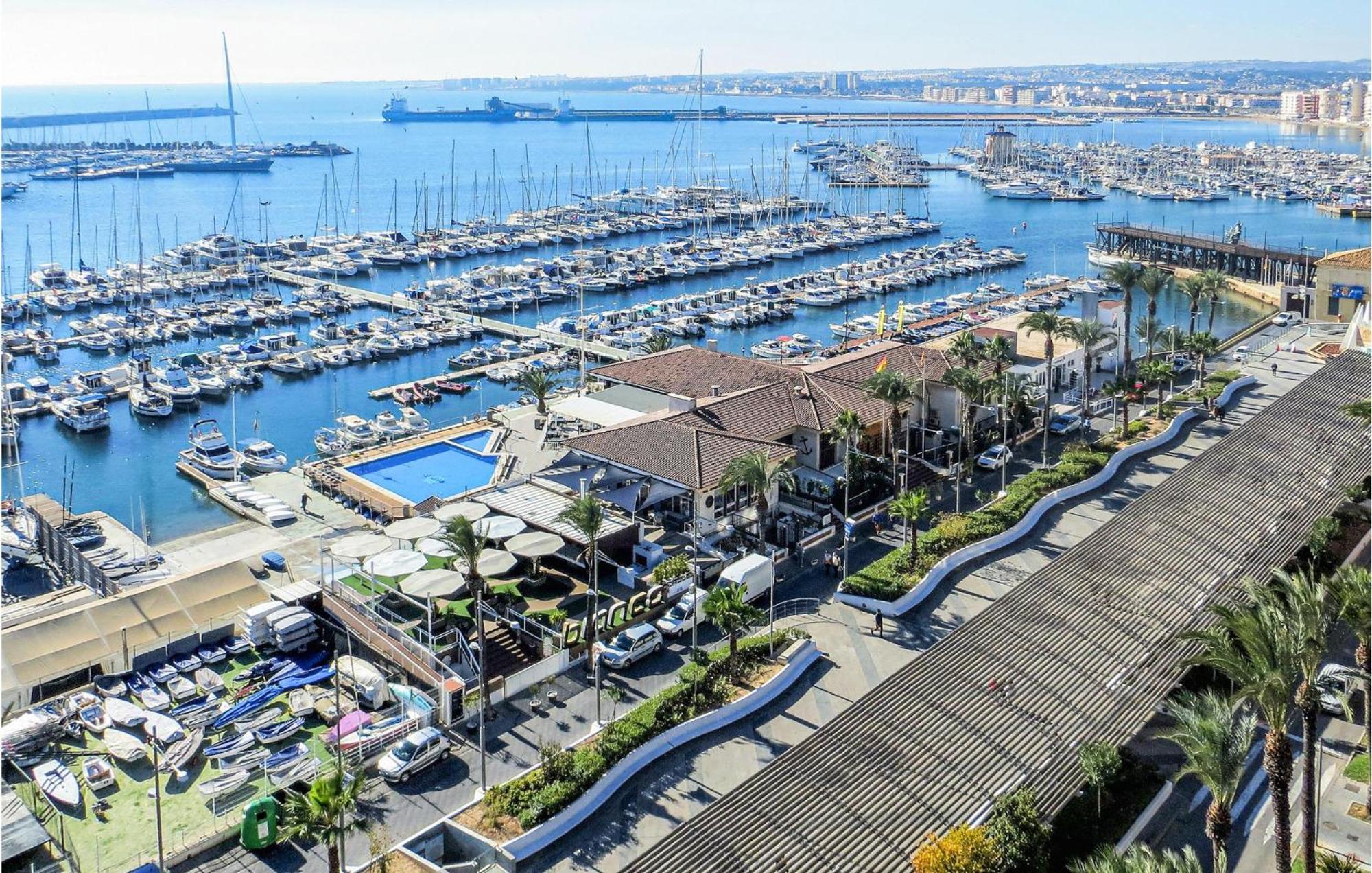 2 Bedroom Stunning Apartment In Torrevieja Kültér fotó